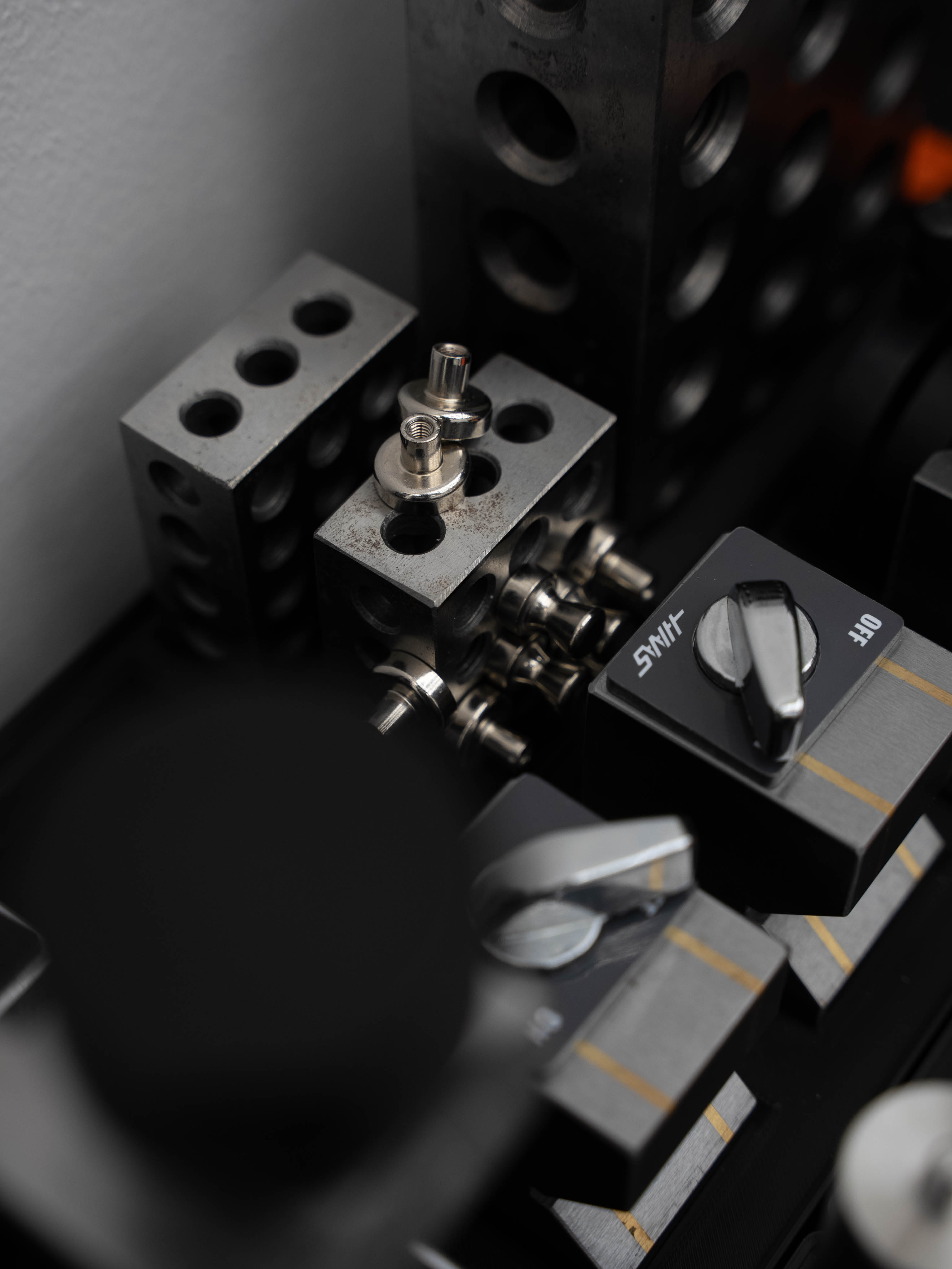 Level gauge with orange indicator
